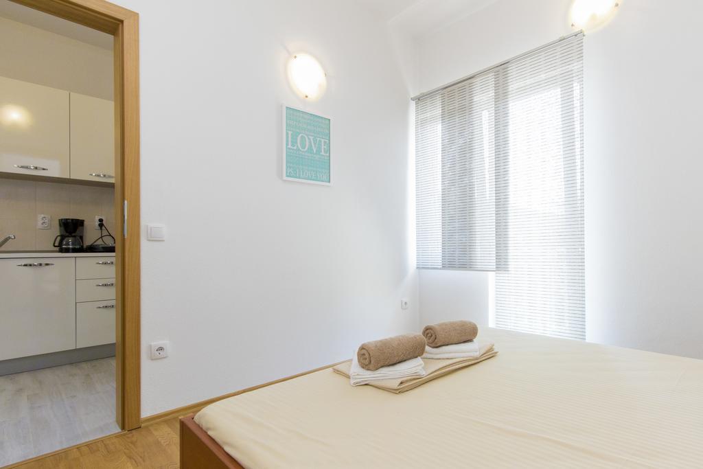 Apartments Zoran Pirovac Eksteriør billede