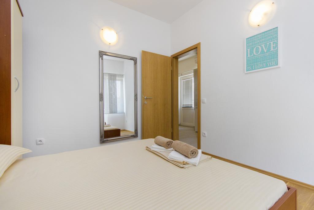 Apartments Zoran Pirovac Eksteriør billede