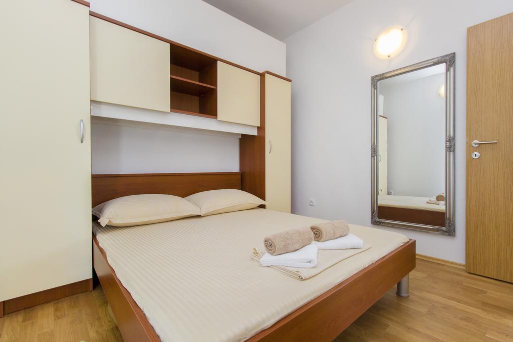 Apartments Zoran Pirovac Eksteriør billede