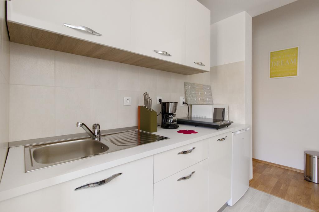 Apartments Zoran Pirovac Eksteriør billede