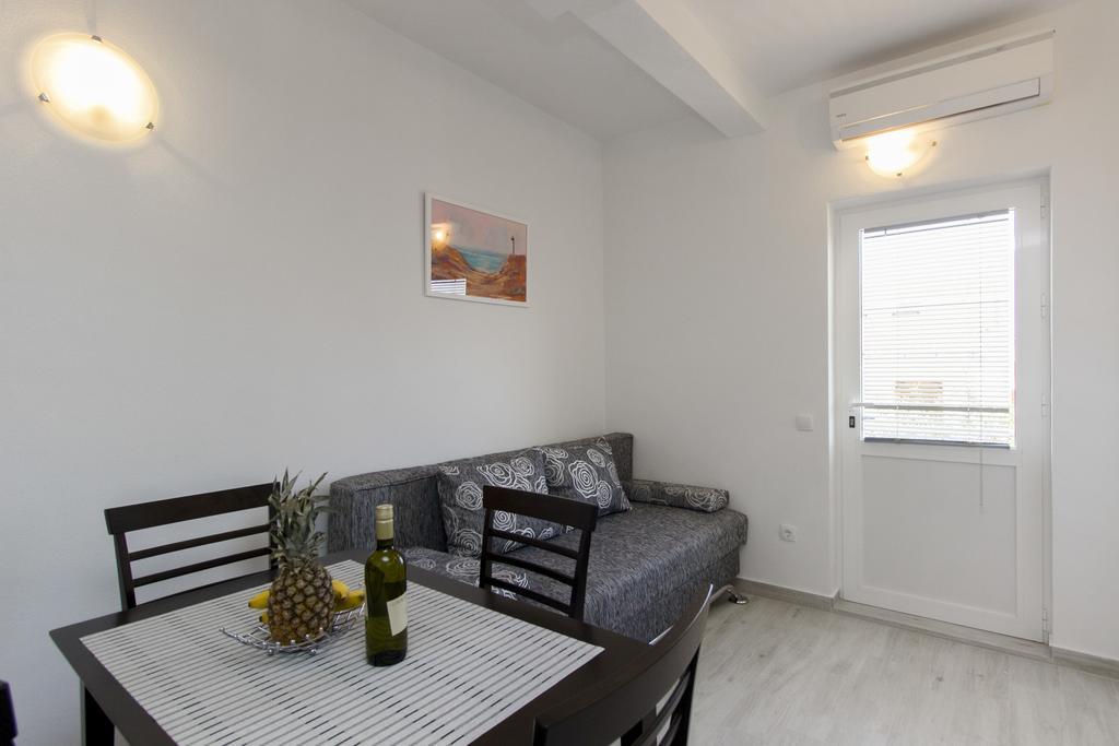 Apartments Zoran Pirovac Eksteriør billede