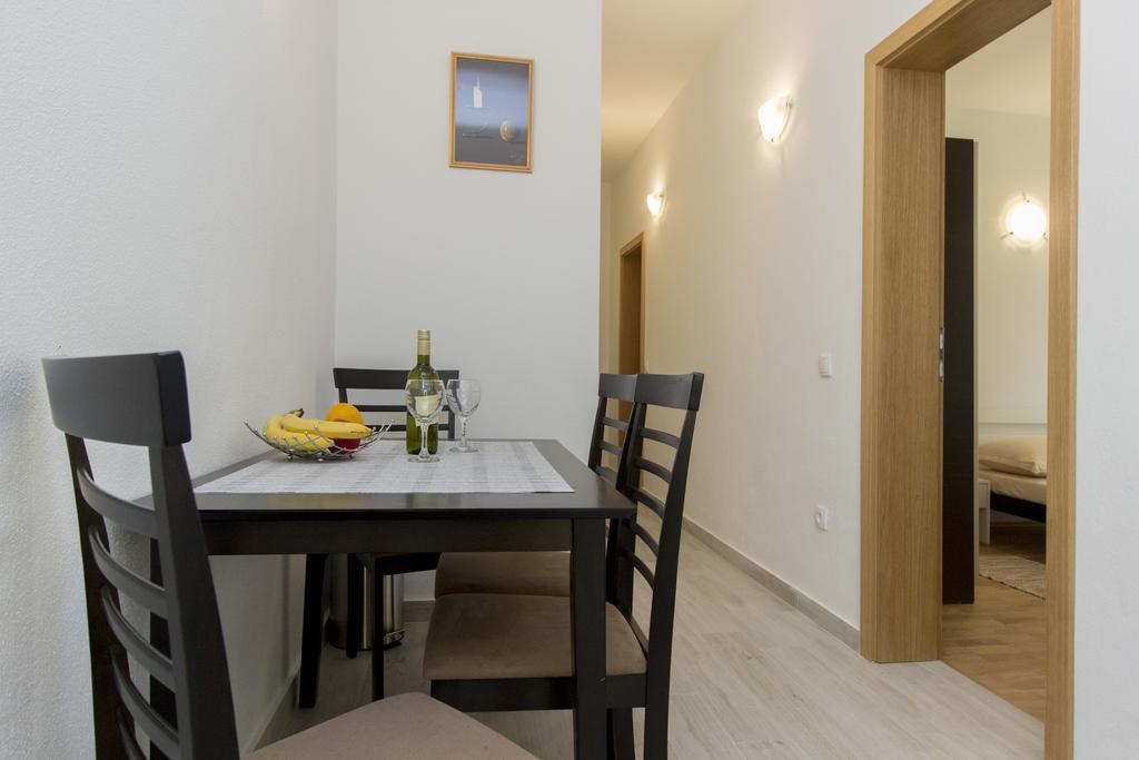 Apartments Zoran Pirovac Eksteriør billede
