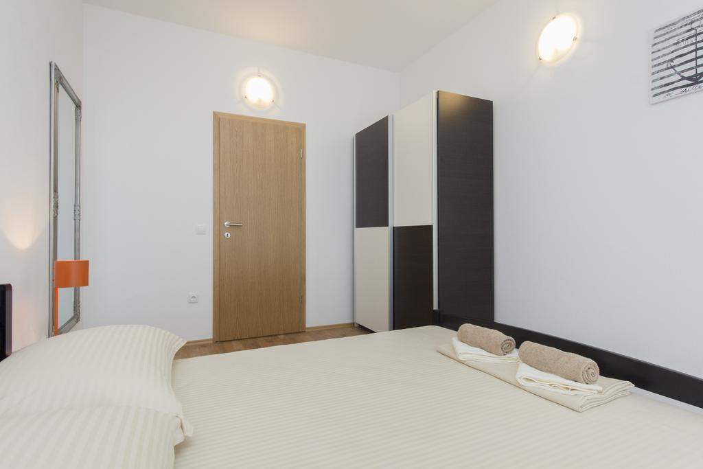 Apartments Zoran Pirovac Eksteriør billede