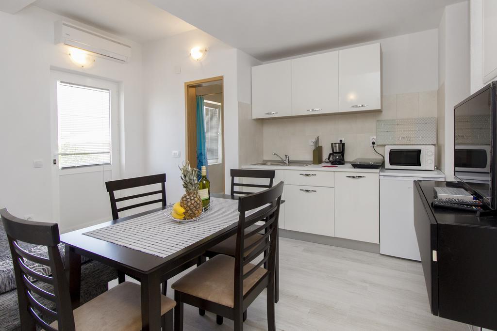 Apartments Zoran Pirovac Eksteriør billede
