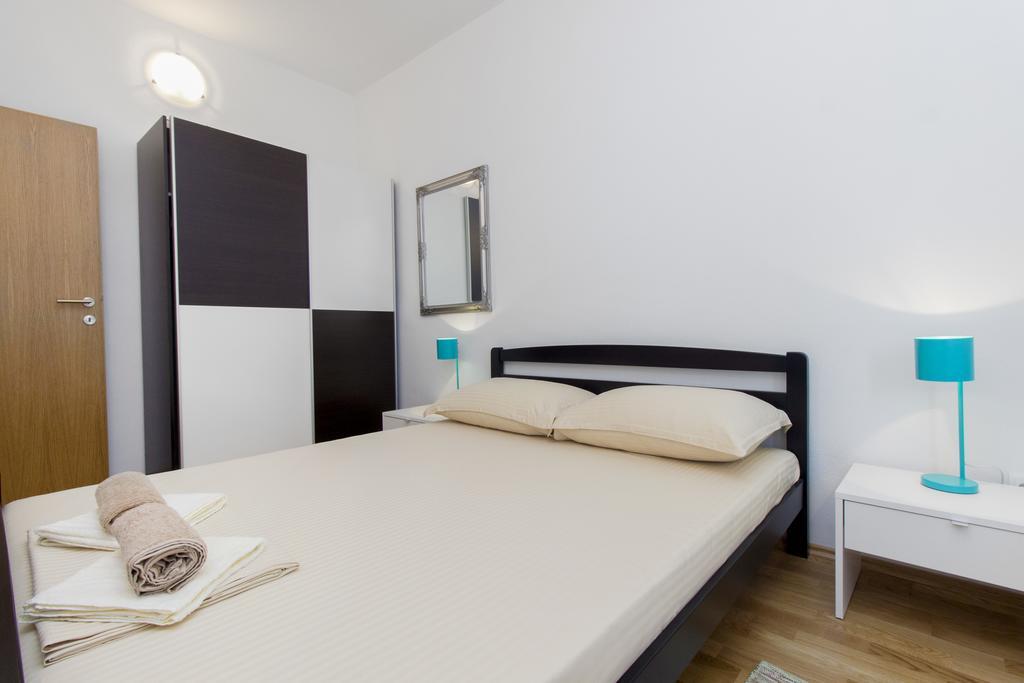 Apartments Zoran Pirovac Eksteriør billede