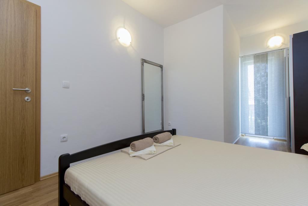 Apartments Zoran Pirovac Eksteriør billede