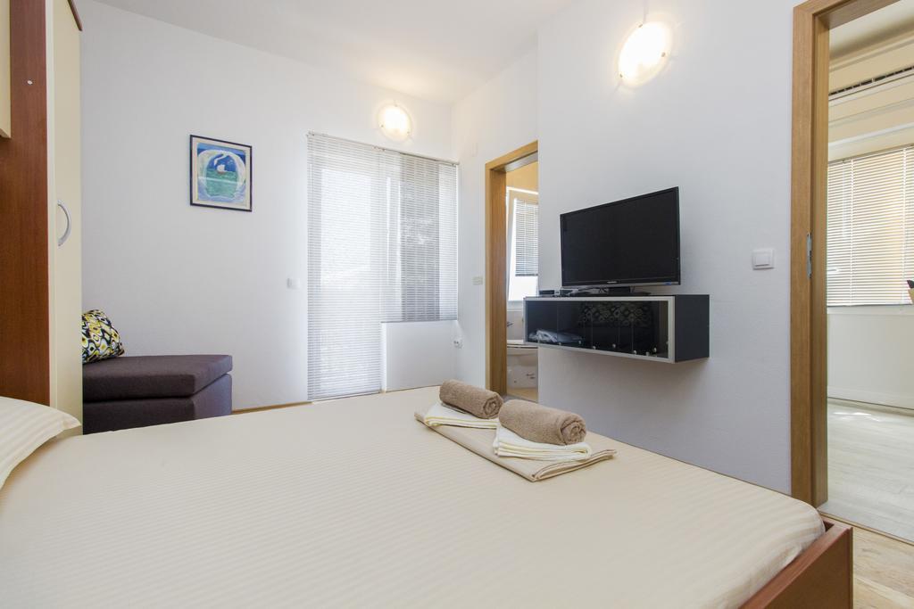 Apartments Zoran Pirovac Eksteriør billede