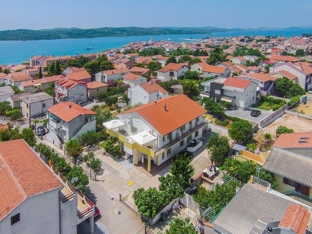 Apartments Zoran Pirovac Eksteriør billede
